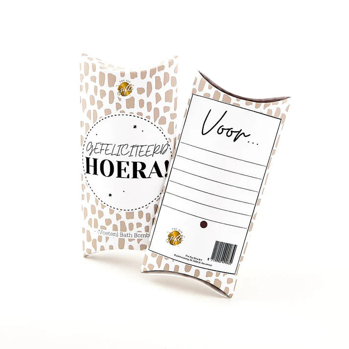 Cadeaudoosje Gefeliciteerd met (voeten) bath bombs en feestelijke print - Liefs en Lintjes