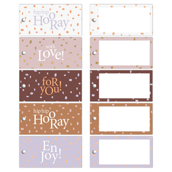 Set van vijf cadeaukaartjes met stippen en teksten hip hip hooray, with love, for you en enjoy, van Liefs en Lintjes.