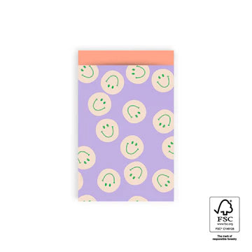 Cadeauzakje maat M (12x19 cm) met Happy Smiles patroon in beige en groen op een lila achtergrond – Liefs en Lintjes