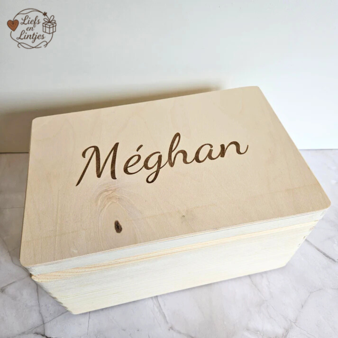 Houten bewaarkist met gegraveerde naam – gepersonaliseerd cadeau – Liefs en Lintjes