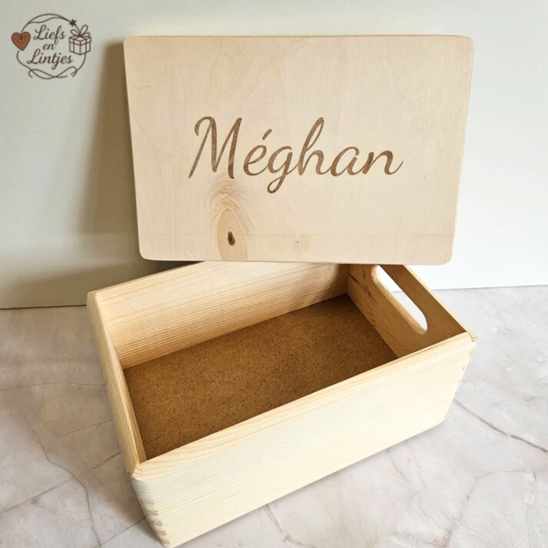 Houten bewaarkist met gegraveerde naam – gepersonaliseerd cadeau – Liefs en Lintjes