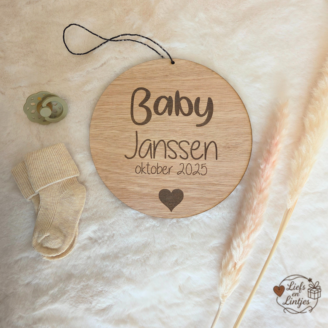Houten bord met eigen tekst – geboorte- of zwangerschapsaankondiging 20 cm – Liefs en Lintjes