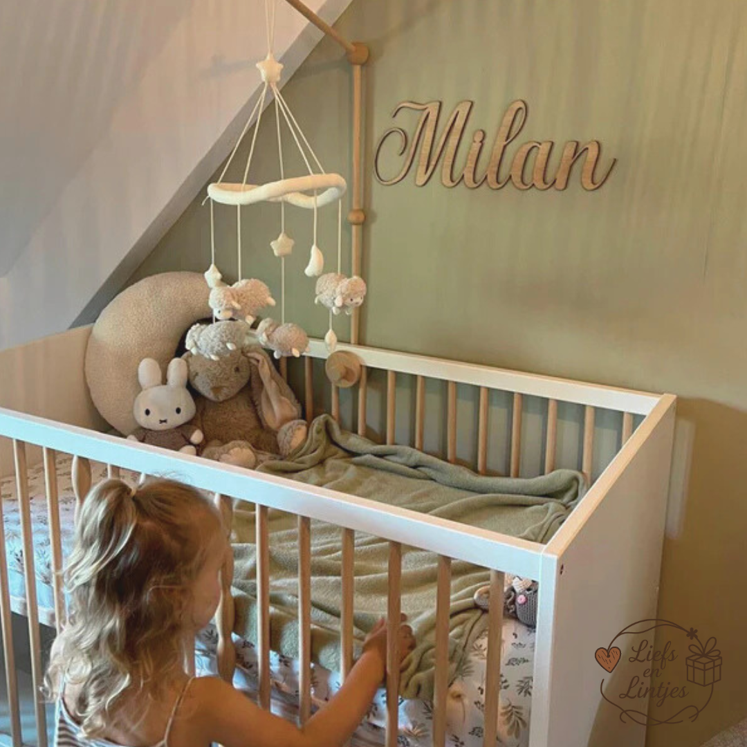 Houten naam wanddecoratie Milan voor kinderkamer – Liefs en Lintjes
