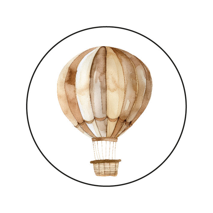 Ronde sticker met aquarelillustratie van een beige luchtballon โ Liefs en Lintjes