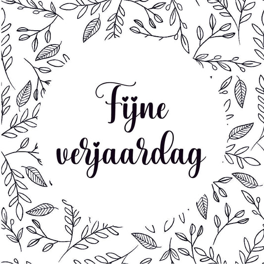 Vierkant cadeaukaartje met zwart-wit bladerenmotief en tekst Fijne verjaardag, verkrijgbaar bij Liefs en Lintjes.