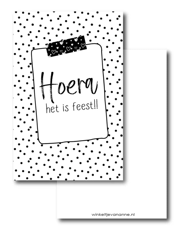 Cadeaukaartje met zwarte stipjes en tekst Hoera het is feest!! op wit karton, verkrijgbaar bij Liefs en Lintjes.