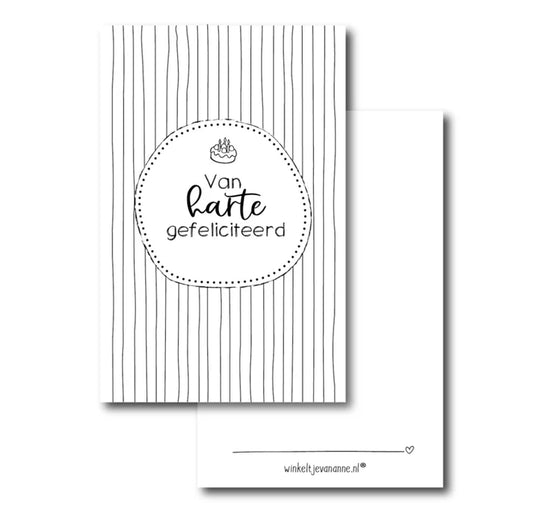 Cadeaukaartje met zwart-witte lijnen, taartje en tekst Van harte gefeliciteerd, verkrijgbaar bij Liefs en Lintjes.