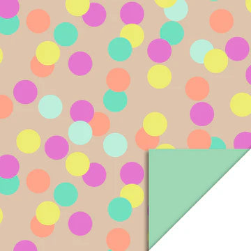 Cadeaupapier Big Confetti Nude/Mint – dubbelzijdig met kleurrijke stippen op nude en mintgroene achterkant – Liefs en Lintjes
