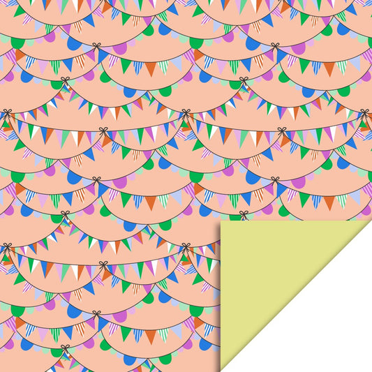 Cadeaupapier Vlaggetjes Perzik/Geel 70 cm x 3 m – feestelijk papier met vlaggetjes en slingers | Liefs en Lintjes