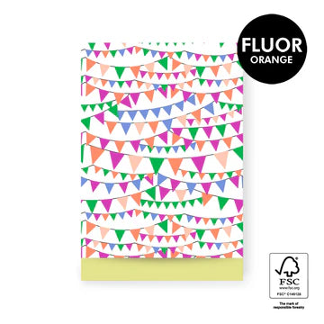 Cadeauzakje L met vlaggetjes en fluor oranje accent – Liefs en Lintjes