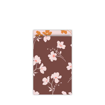 Cadeauzakje maat M (12x19 cm) met Classic Flowers patroon in donkerrood met roze bloemen – Liefs en Lintjes