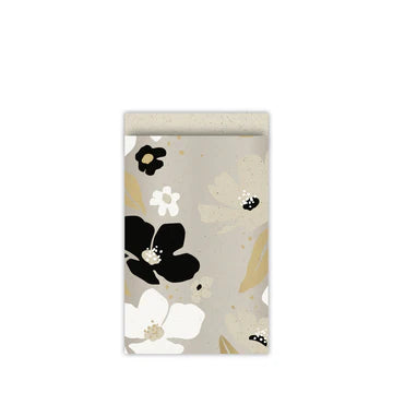 Cadeauzakje maat M (12x19 cm) van grasspaper met bloemenpatroon in zwart, wit en beige – Liefs en Lintjes