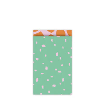 Cadeauzakje maat M (12x19 cm) met Minimal Dots patroon in mintgroen met roze stipjes – Liefs en Lintjes