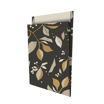 Cadeauzakje XL met herfstbladeren in goud, beige en wit op zwarte achtergrond – Liefs en Lintjes