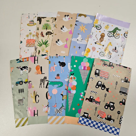 Set van 10 cadeauzakjes maat M met vrolijke kindvriendelijke prints – Liefs en Lintjes