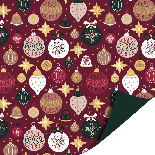 Colorful Christmas Bordeaux cadeaupapier met kerstballen, sterren en belletjes en donkergroene binnenzijde – Liefs en Lintjes