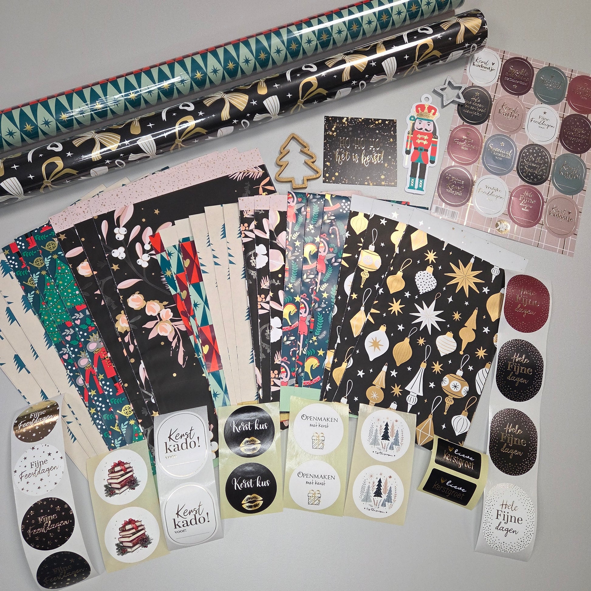 Inpak voordeelset Kerst met cadeaupapier, zakjes en stickers – Liefs en Lintjes