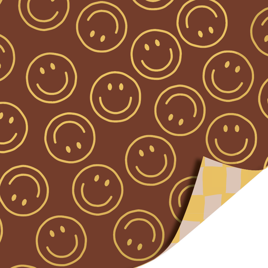 Smiley Vibes cadeaupapier met gouden smileys en binnenzijde met geel/nude blokken – Liefs en Lintjes