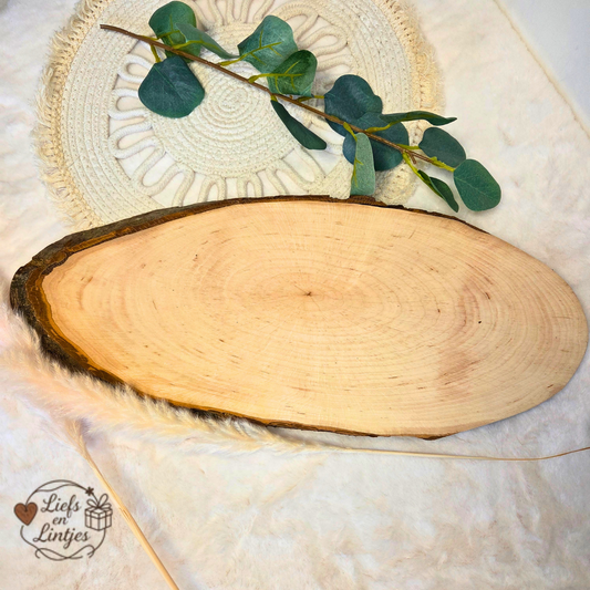 Boomschijf snijplank Bosrand XL – natuurproduct met bast – zelf ontwerpen – Liefs en Lintjes