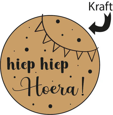 Sticker Hiep Hiep Hoera! met Vlaggenlijn Kraft (45mm, Set van 10) – Liefs en Lintjes