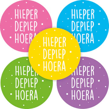 Sticker Hieperdepiep Hoera! Assorti Kleuren (35mm, Set van 10) – Liefs en Lintjes