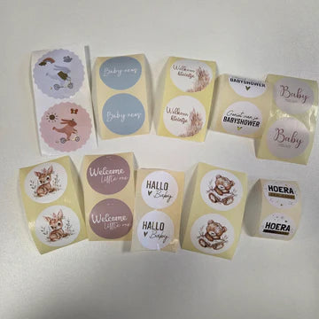Stickerset met 20 ronde stickers in babythema voor geboortecadeaus – Liefs en Lintjes