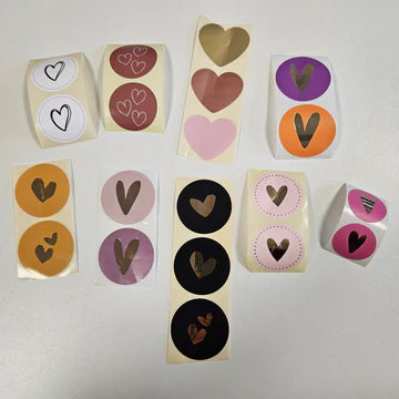 Stickerset met 20 ronde hartjesstickers voor een liefdevolle verpakking – Liefs en Lintjes