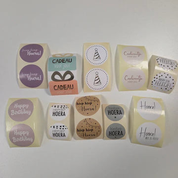 Stickerset met 20 ronde stickers in verjaardagsthema voor feestelijke cadeaus – Liefs en Lintjes